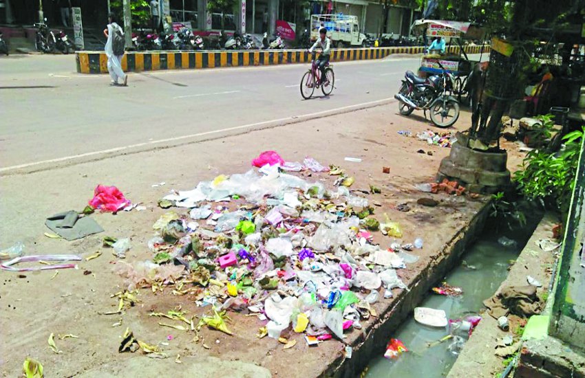 Cleanliness not being done daily on main roads