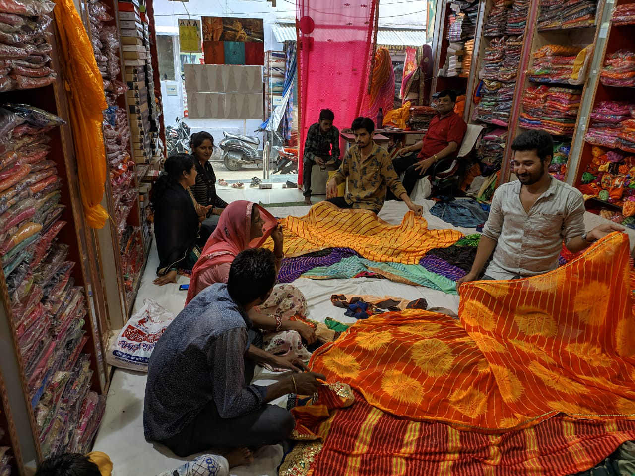 Lahariya saries in fashion in bhilwara