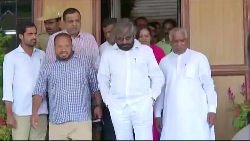 कर्नाटक के सियासी नाटक में आया निर्णायक मोड़