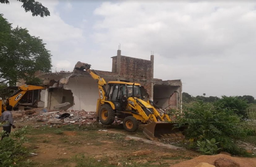 District Magistrate warning given to illegal encroachment