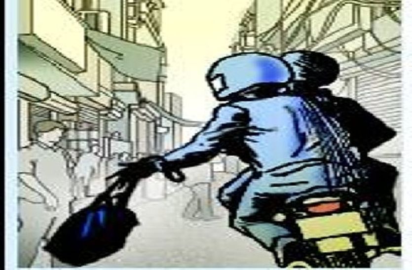 Sarwad- Looted gold businessman by showing pistol