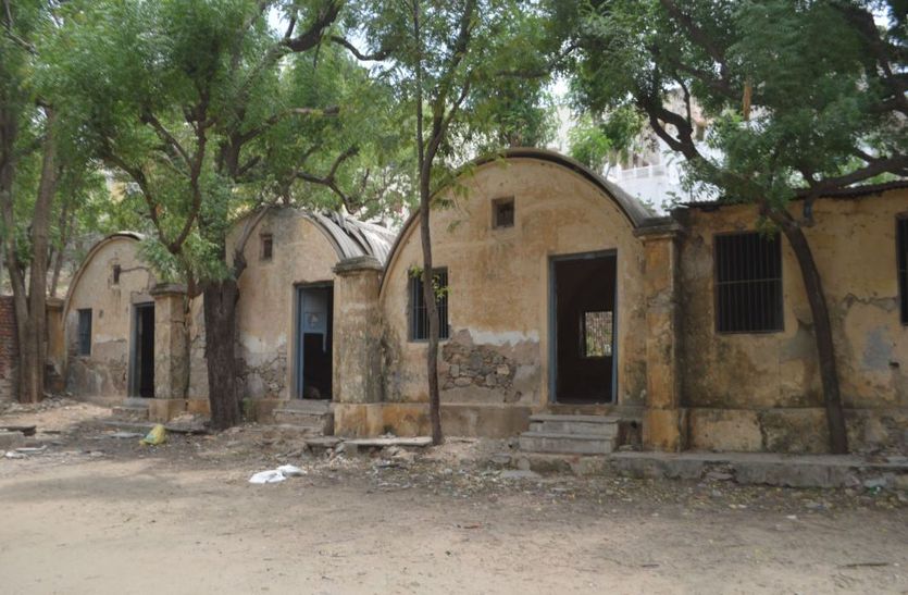 School building : Shaggy school building will be demolished soon