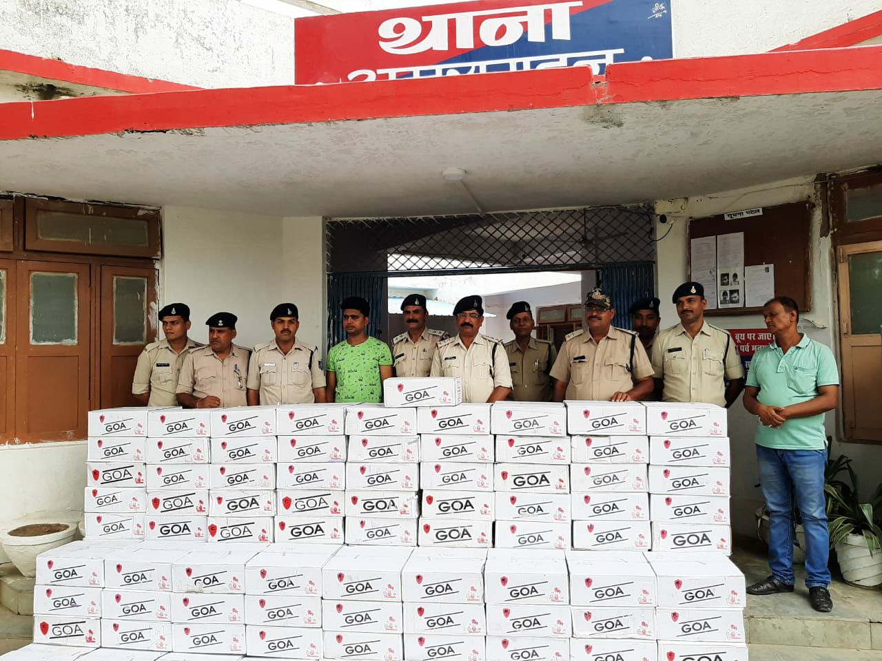 Youth arrested with 100 chestnuts
