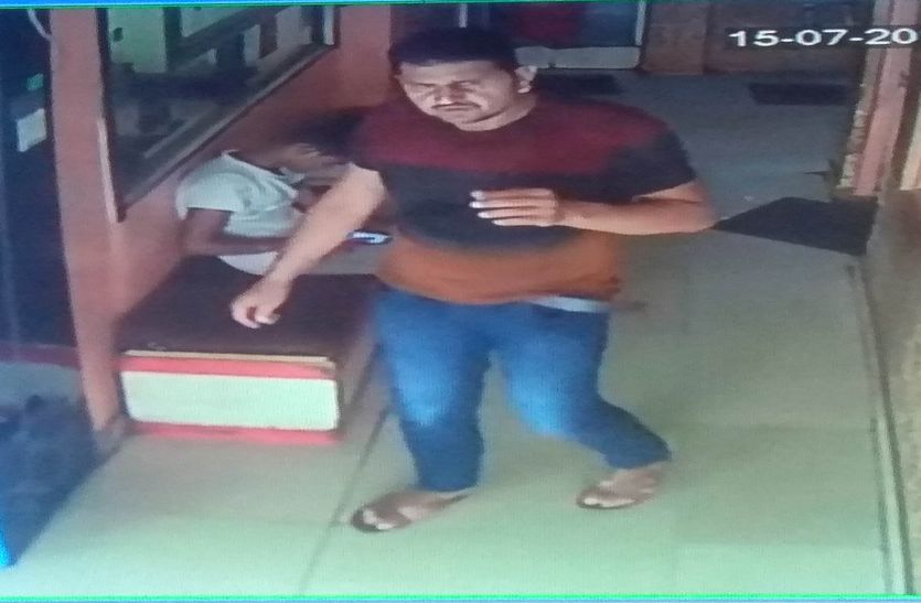 murder in hotel: rafik is wanted in robbery in tirupati balaji