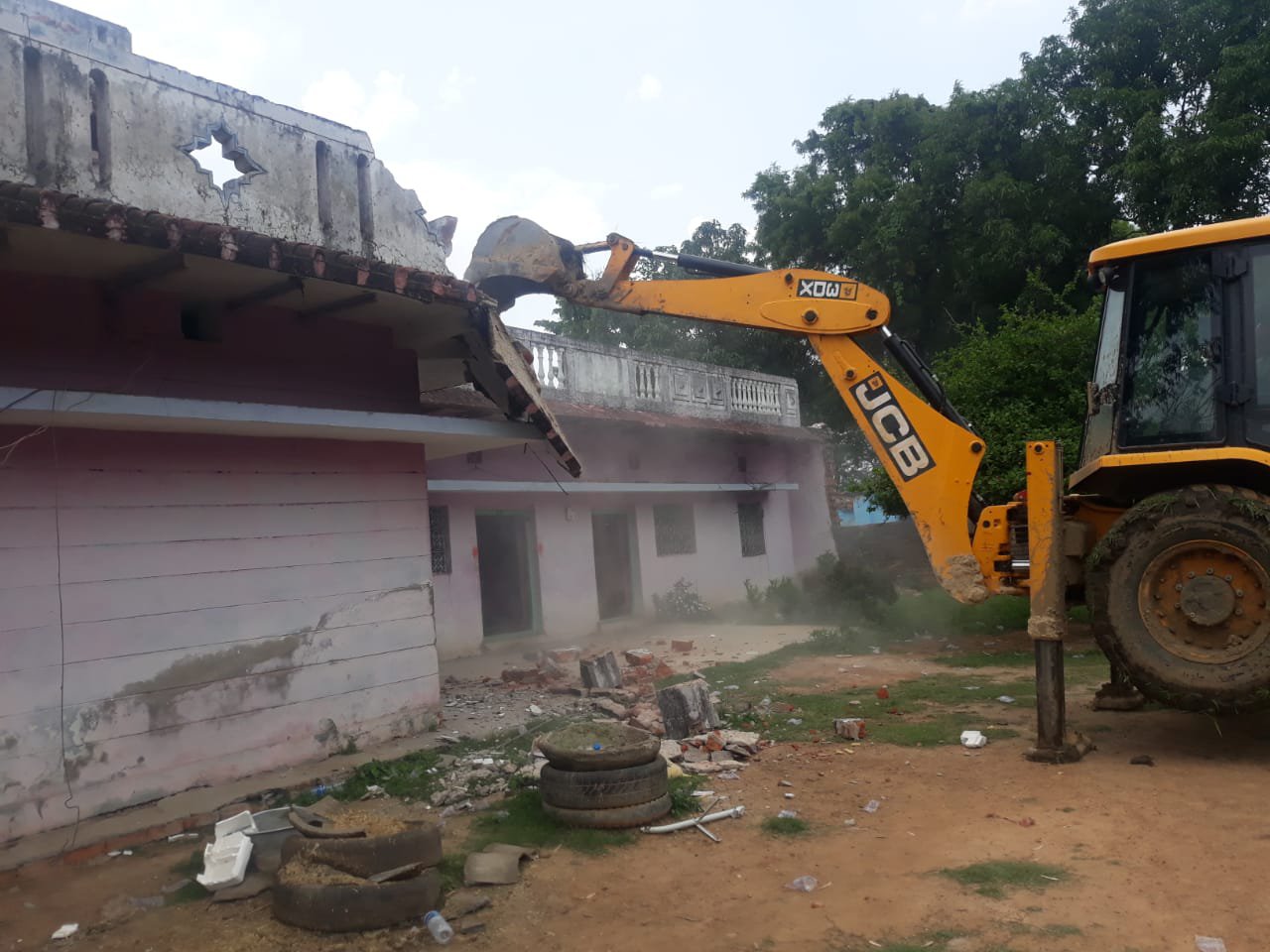order of the High Court demolished BJP leader's illegal house