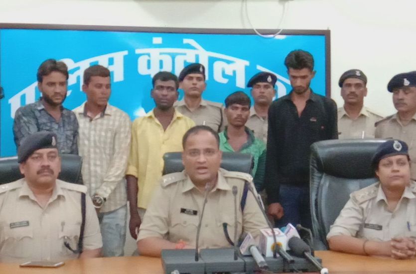 Six arrested for kidnapping,  kidnapped teenager,  molesting molesting teenager, kidnapped young girl