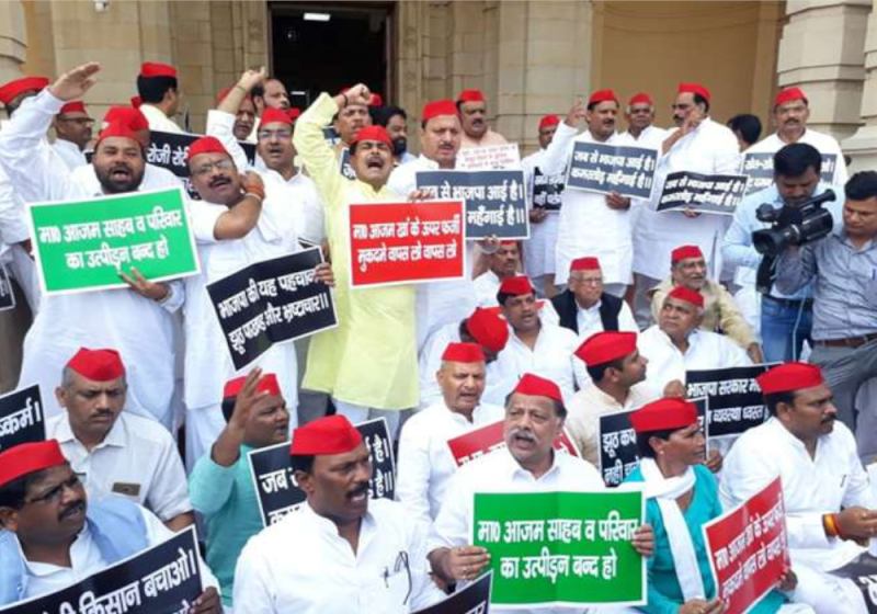 UP Vidhansabha Monsoon Satra samajwadi party dharna