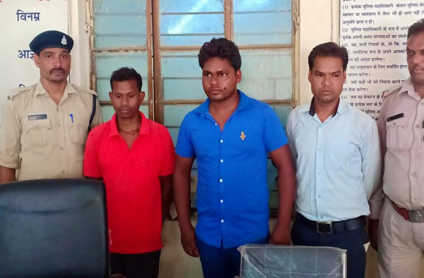 फाइनेंसकर्मी से सवा दो लाख रुपए की लूट के तीन आरोपी को पुलिस ने किया गिरफ्तार, एक अभी भी फरार