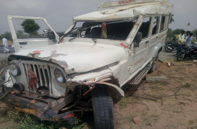 Bike Jeep Accident : नवलगढ़ रोड पर सीकर और झुंझुनूं जिले की सीमा पर बुधवार दोपहर दर्दनाक हादसे में बाइक सवार की मौत हो गई।