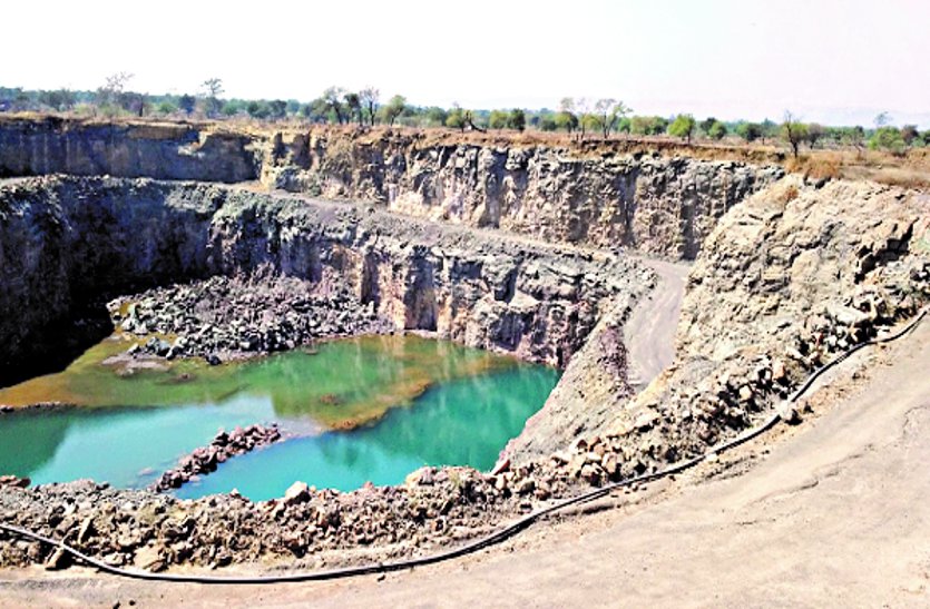 Stone mines running in Narsingarh river through Narsinghgarh