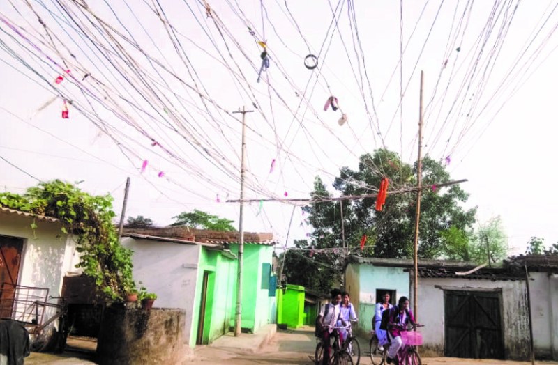 ऊर्जा नगरी कहलाता है जिला, पर ये नजारा देखकर आप हो जाएंगे हैरान, इन बस्तियों में लोगों के घर ऐसे होते हैं रौशन...