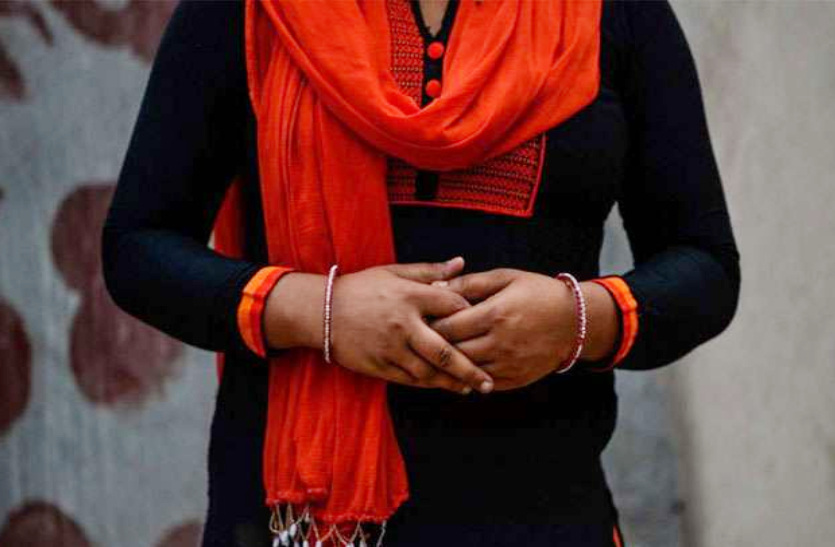 Married Woman Raped : सीकर जिले के दांतारामगढ़ में रिश्ते को शर्मसार करने वाली घटना सामने आई है। एक विवाहिता ने देवर पर बलात्कार करने का मामला पुलिस में दर्ज करवाया है।