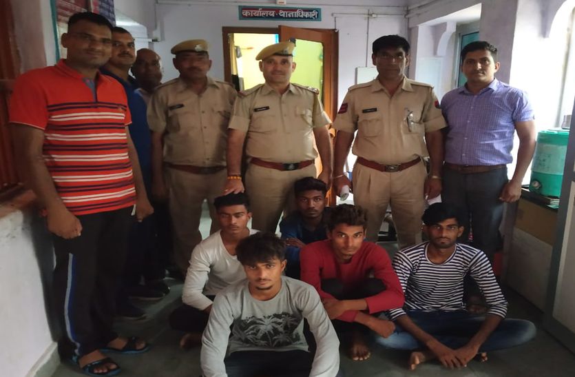 crime : Girl kidnapped in filmy style, five arrested