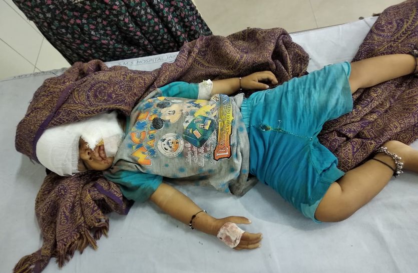 Child's neck sand in suspicious circumstances