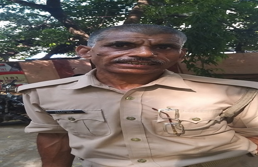 loot against policeman