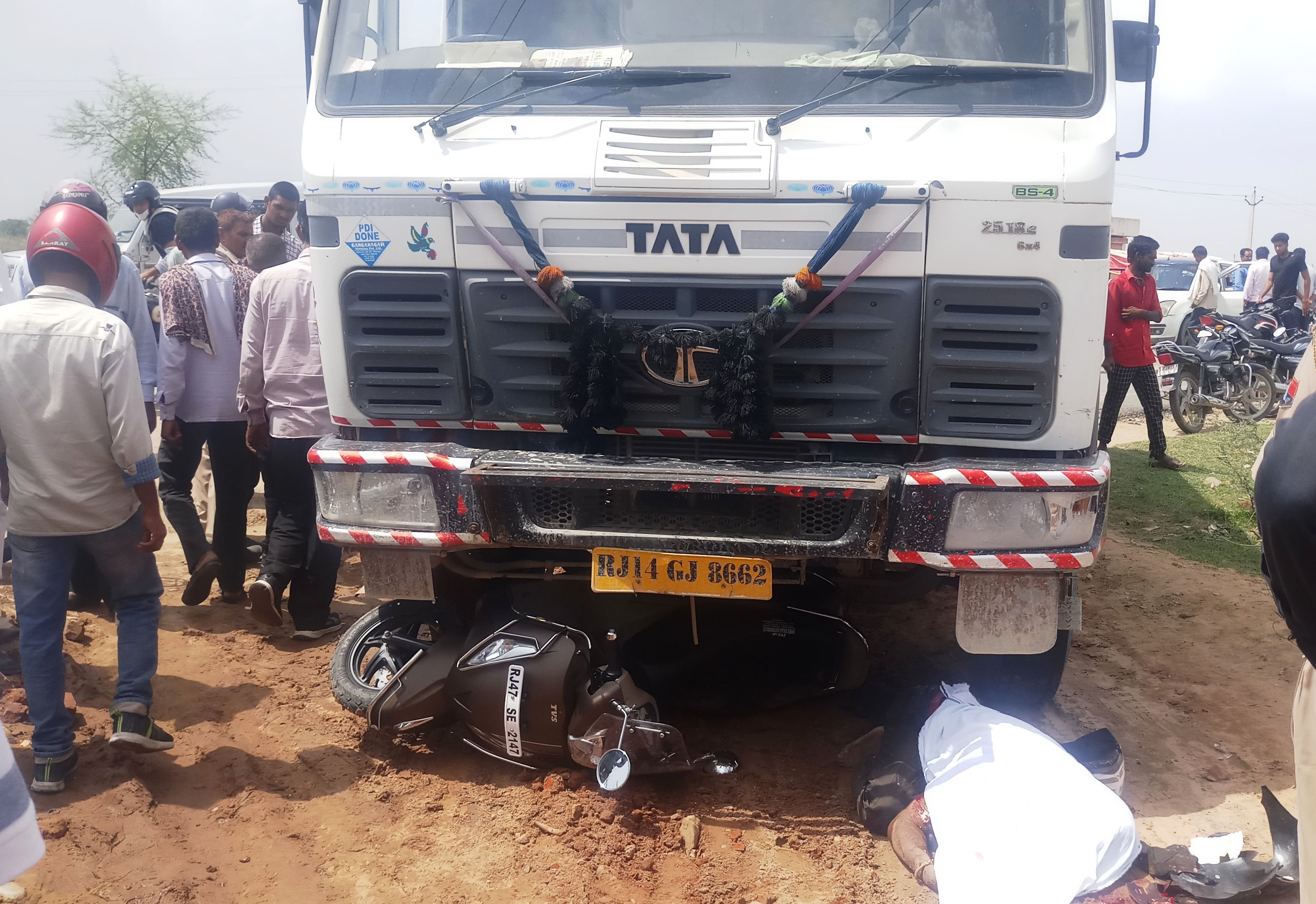 death in road accident by bajri dumpar