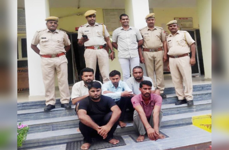 Robbery in Post Office : पाटन कस्बे में पुलिस थाने के पास स्थित डाकघर में चोरी की वारदात को संविदा पर कार्यरत पोस्टमैन की शह पर अंजाम दिया गया था।