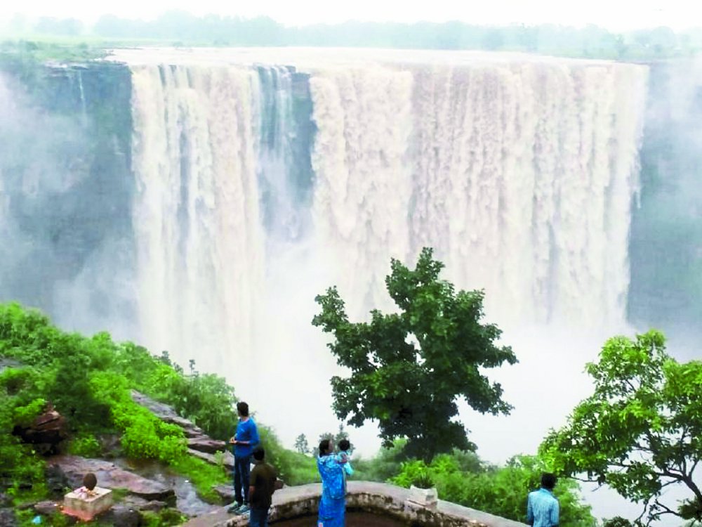 Rewa waterfalls: sirmaur waterfalls rewa madhya pradesh