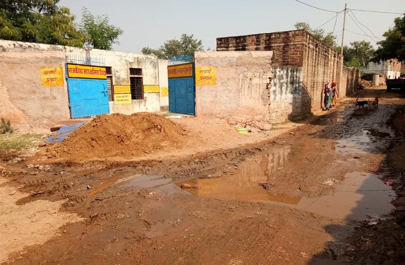 Two MLAs unable to arrange drinking water in their village school