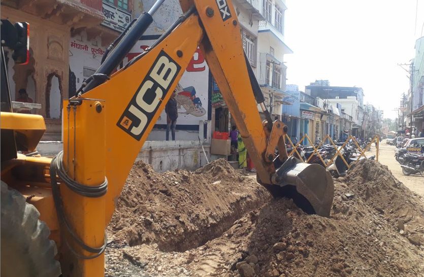 Beawar : roads are being dug in spite of bain