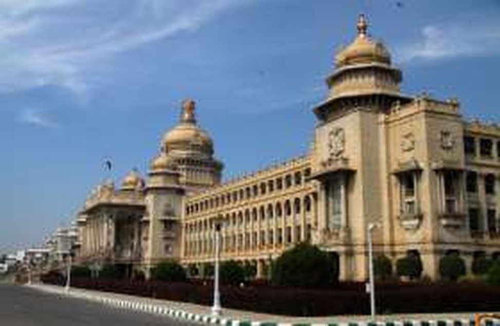 Karnataka political crisis : गठबंधन सरकार के भविष्य पर फैसला कल