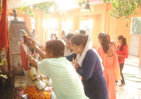Sawan 2019: huge crowd in shiv Temples on first monday of sawan