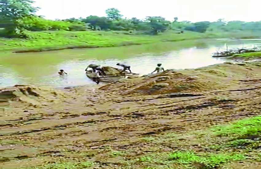 Illegal quarrying of sand in river Hiran