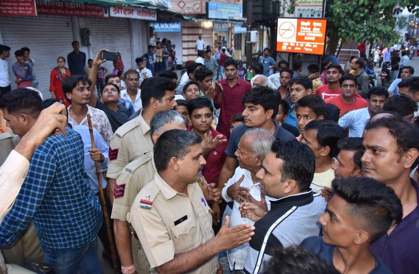 Shankar slapped the trader, shut shop in old Bhilwara, warming atmosph