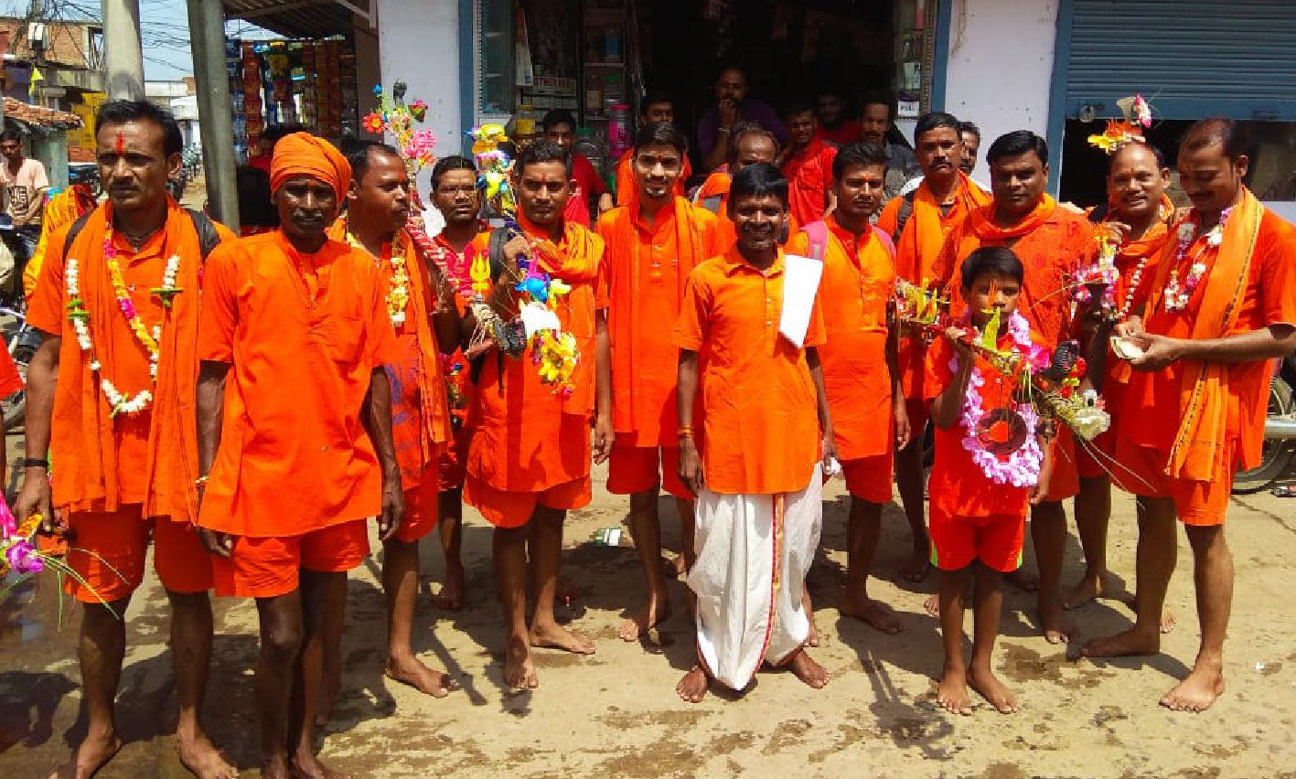 For 16 years group of kavariya in Savan is going for Baijnath Dham