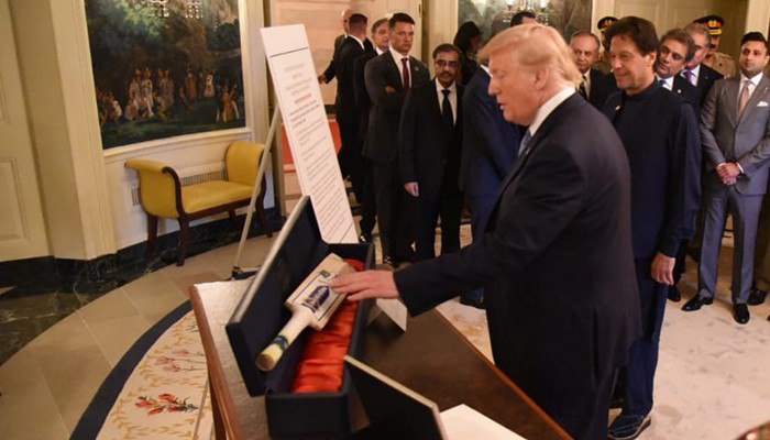 Donald Trump gifts cricket bat to Imran Khan