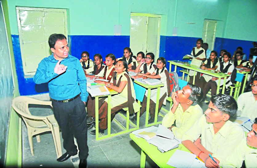 gwalior collector take class in government school