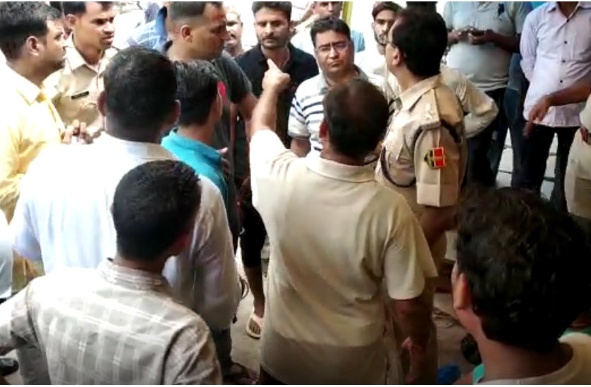 बारां में सर्राफा व्यापारी की चाकू से गला काट कर निर्मम हत्या, जेवरातों से भरा बेग लूटा, वारदात के विरोध में बाजार बंद