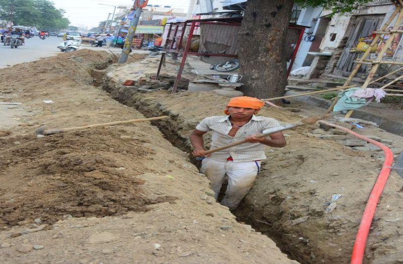 Excavation work of roads not stopped in the rain