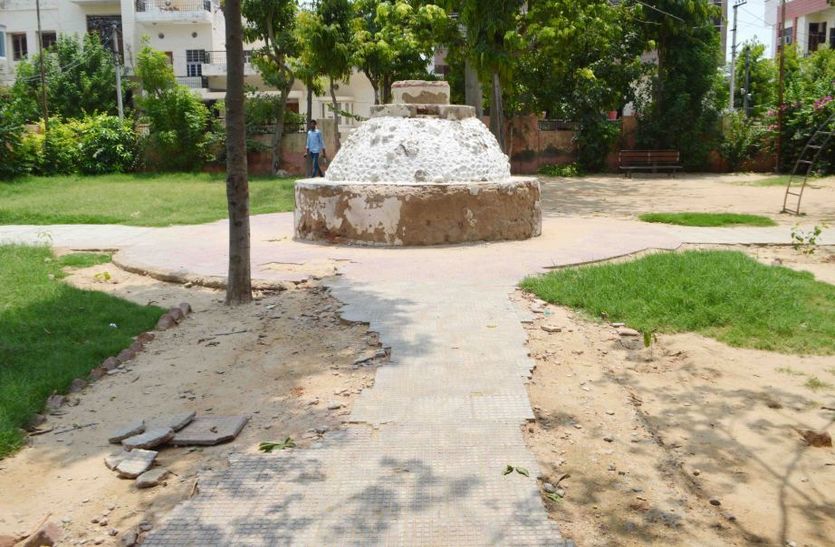 KISANGARH : Walk-way Damaged and Walls Weak in park
