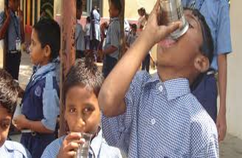 On the brink of closure of milk distribution scheme in schools