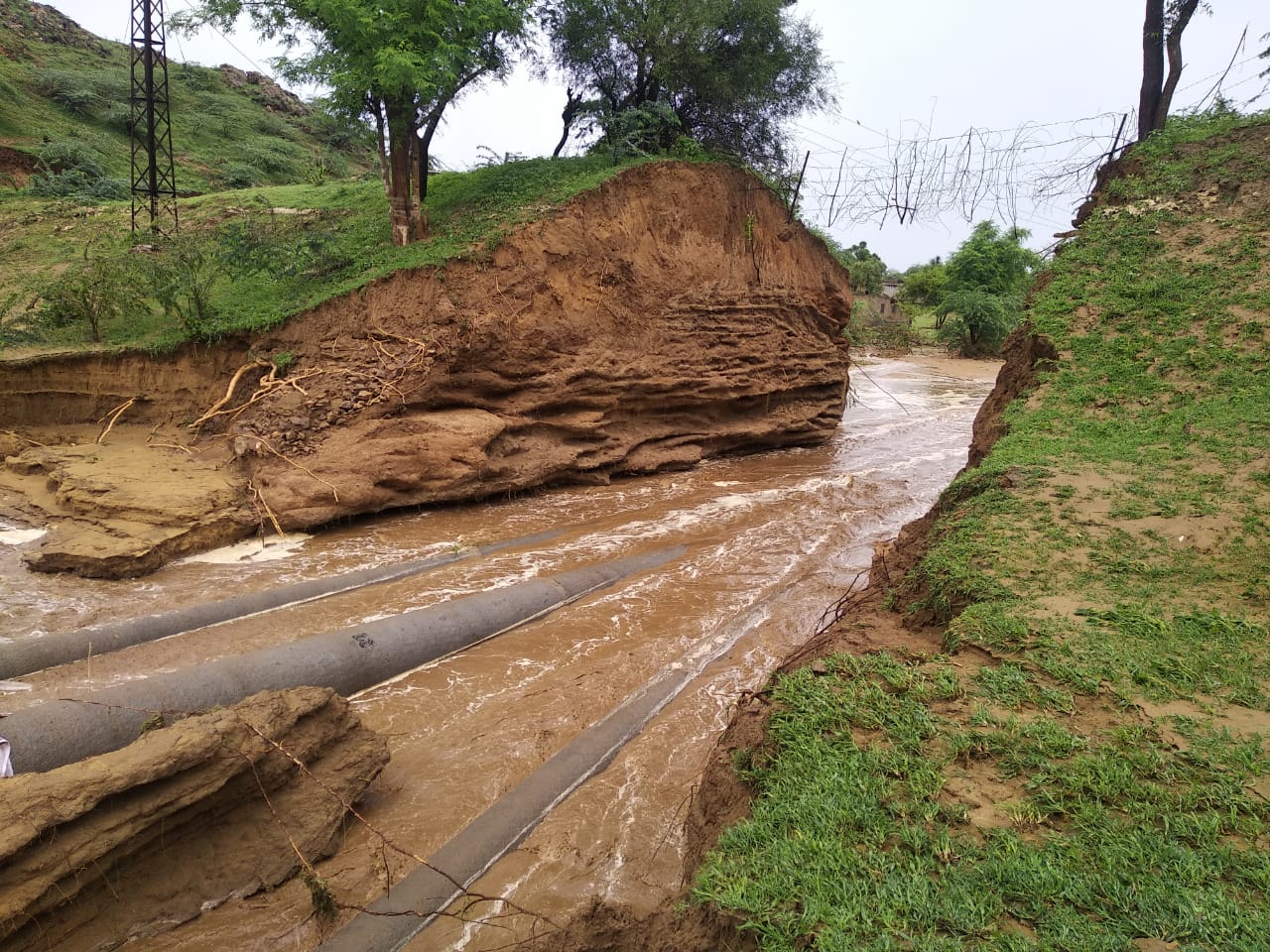 Nanuwali bawari dam in Khetri broken