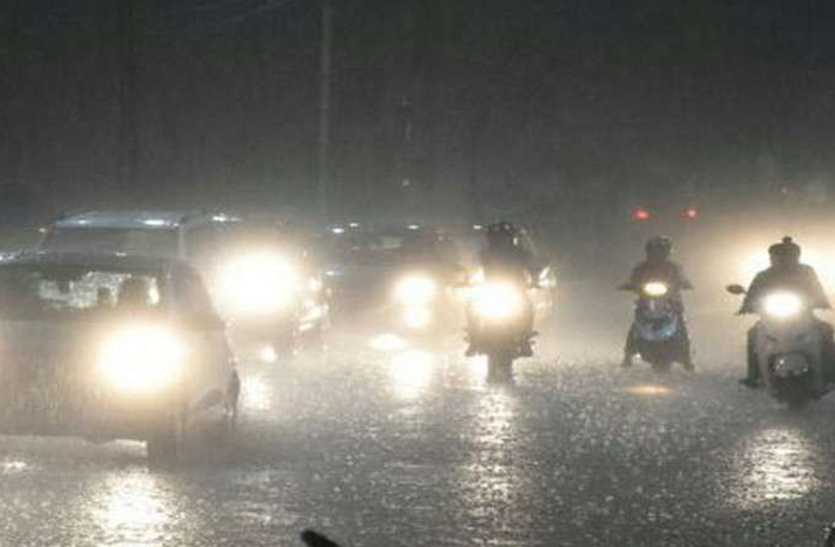 कोटा में देर रात शुरू हुआ मूसलाधार बारिश का दौर सुबह तक रहा जारी, सड़कें दरिया और कॉलोनियां बनी तालाब