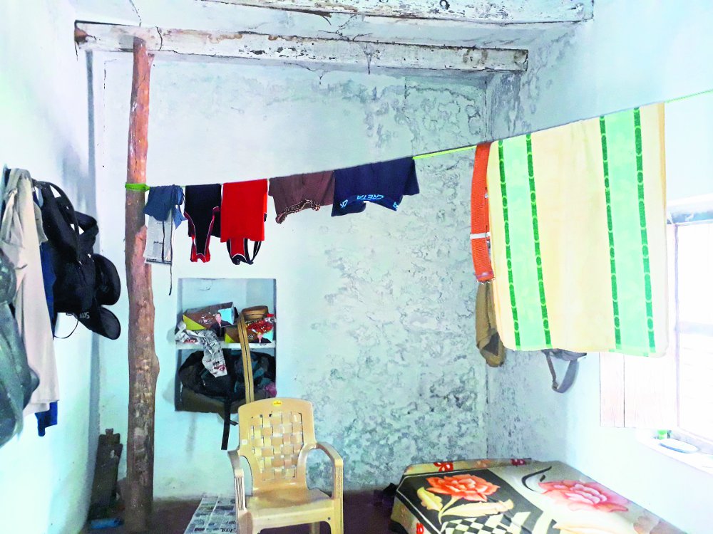 Story of sabhapur police station Jarjar Building in birsinghpur