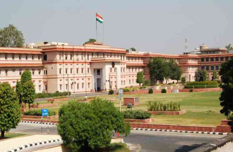 देर रात बढ़ा प्रशासनिक फेरबदल 70 आइएएस के तबादले