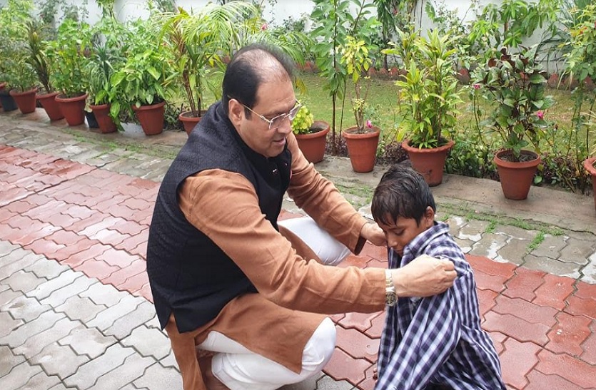 Minister Mohsin raza Tweet handicapped child photo