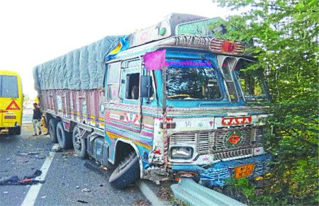 Truck collide with dividers