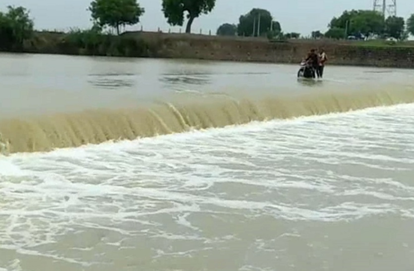 कोटा में लगातार 10 घंटे से झमाझम बारिश, नदी-नाले उफने, स्कूल की दीवार ढही, सड़कें-कॉलोनियां बनी दरिया