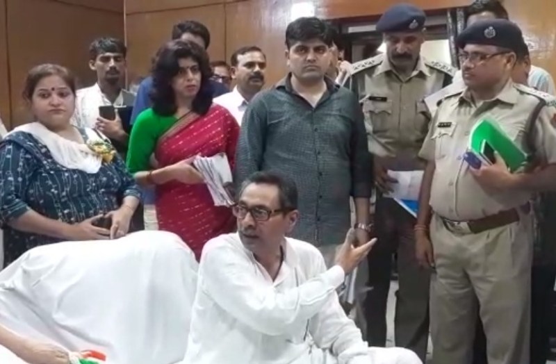 Angry Minister Vishvendra Singh Told ASP, You Will Be Suspended