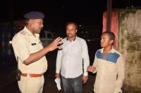 Chilli puffed looter in the eye, Khalasi left the village in a badmash