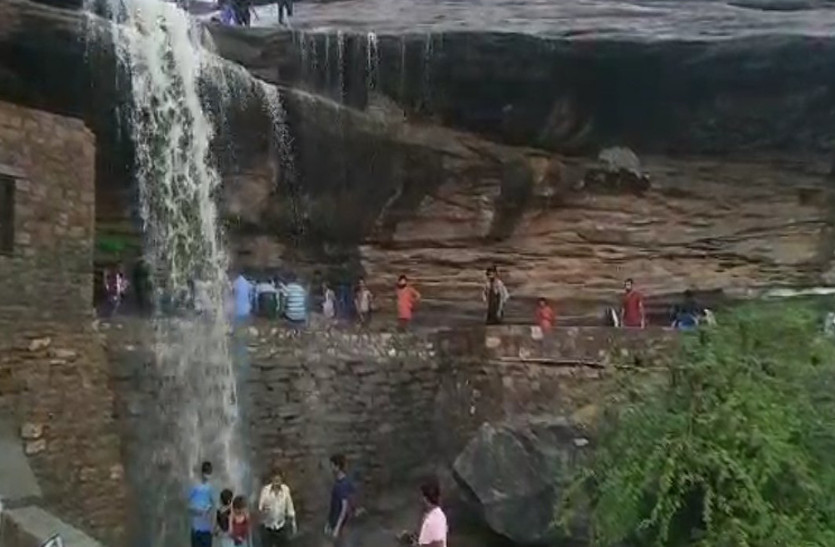 Heavy rainfall in jodhpur and overflow waterfall og Daijar