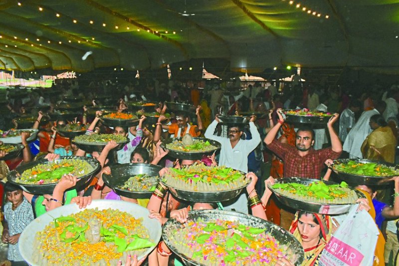 devotees, build, Shivling, Savan month