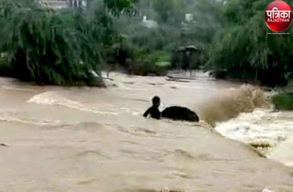 PICS : Young man drowning in Sendra river of Pali district
