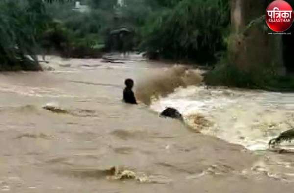 PICS : Young man drowning in Sendra river of Pali district