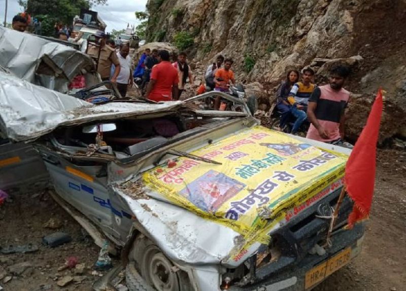 Four Kawadiya Death At Rishikesh Gangotri Road Due To Land Slide