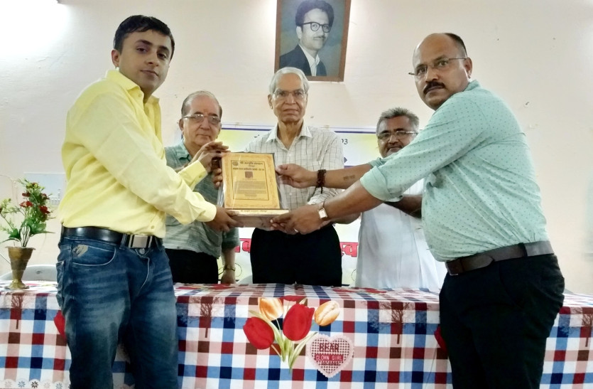 Life Time Achievement Award to Murlidhar Vaishnava